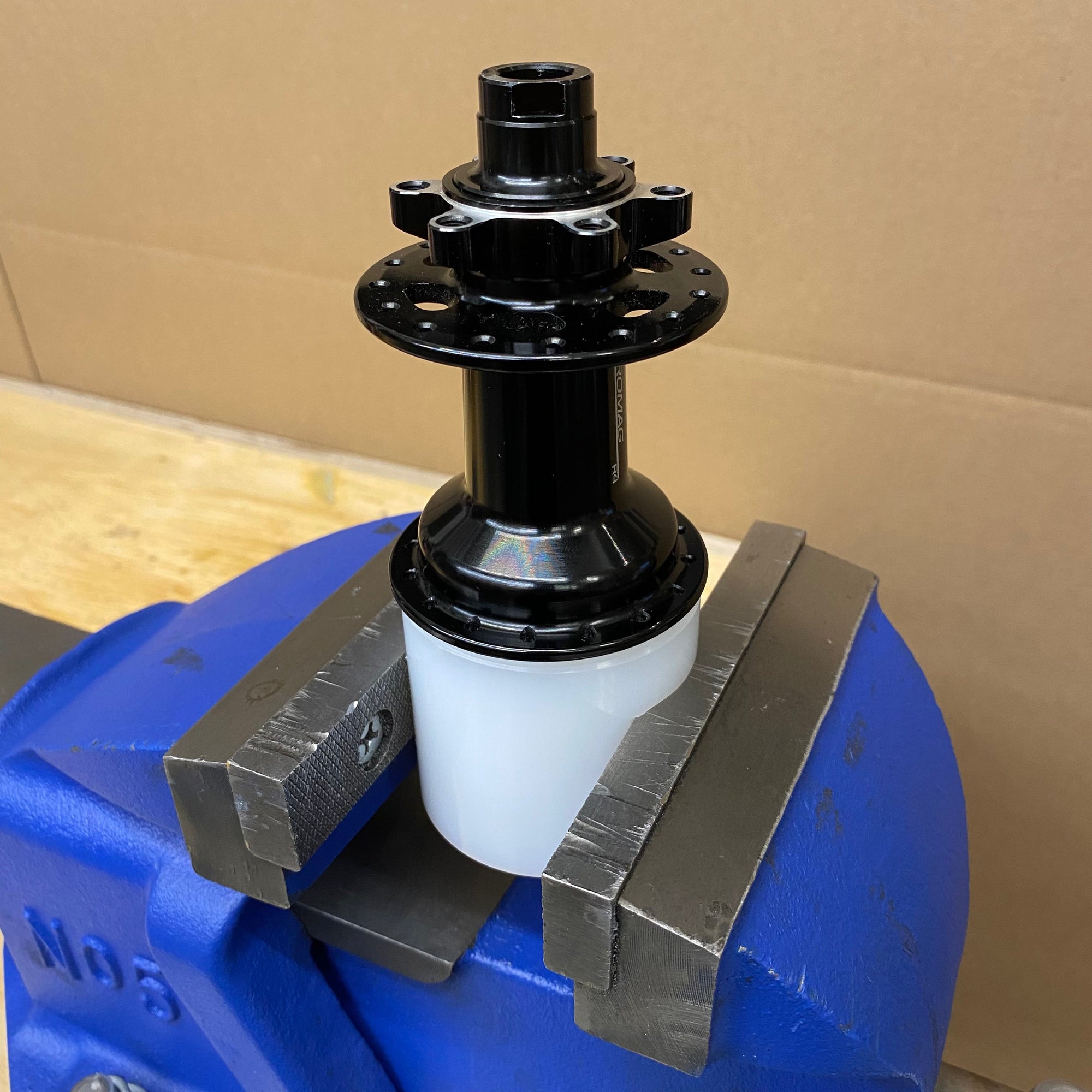 Vise-friendly Hub Support Tool